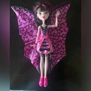 monster high draculaura doll with wings
